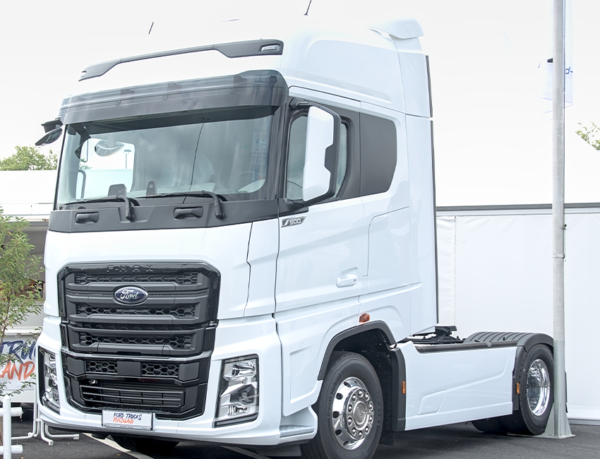 Amplitude-Auto-Ford-Trucks-F-Line-Tracteurs