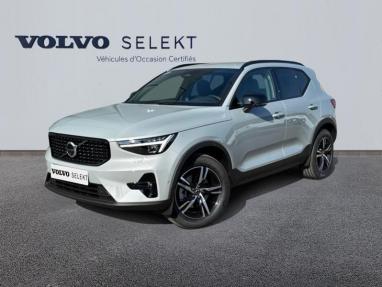 Voir le détail de l'offre de cette VOLVO XC40 B3 163ch Plus DCT 7 de 2025 en vente à partir de 41 999 € 