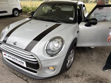 Voir le détail de l'offre de cette MINI Mini 5 Portes Cooper 136ch BVA de 2015 en vente à partir de 13 489 €